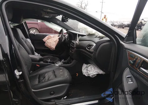 2017 Infiniti Qx30 Premium z USA, uszkodzony, nr VIN SJKCH5CP9HA034887
